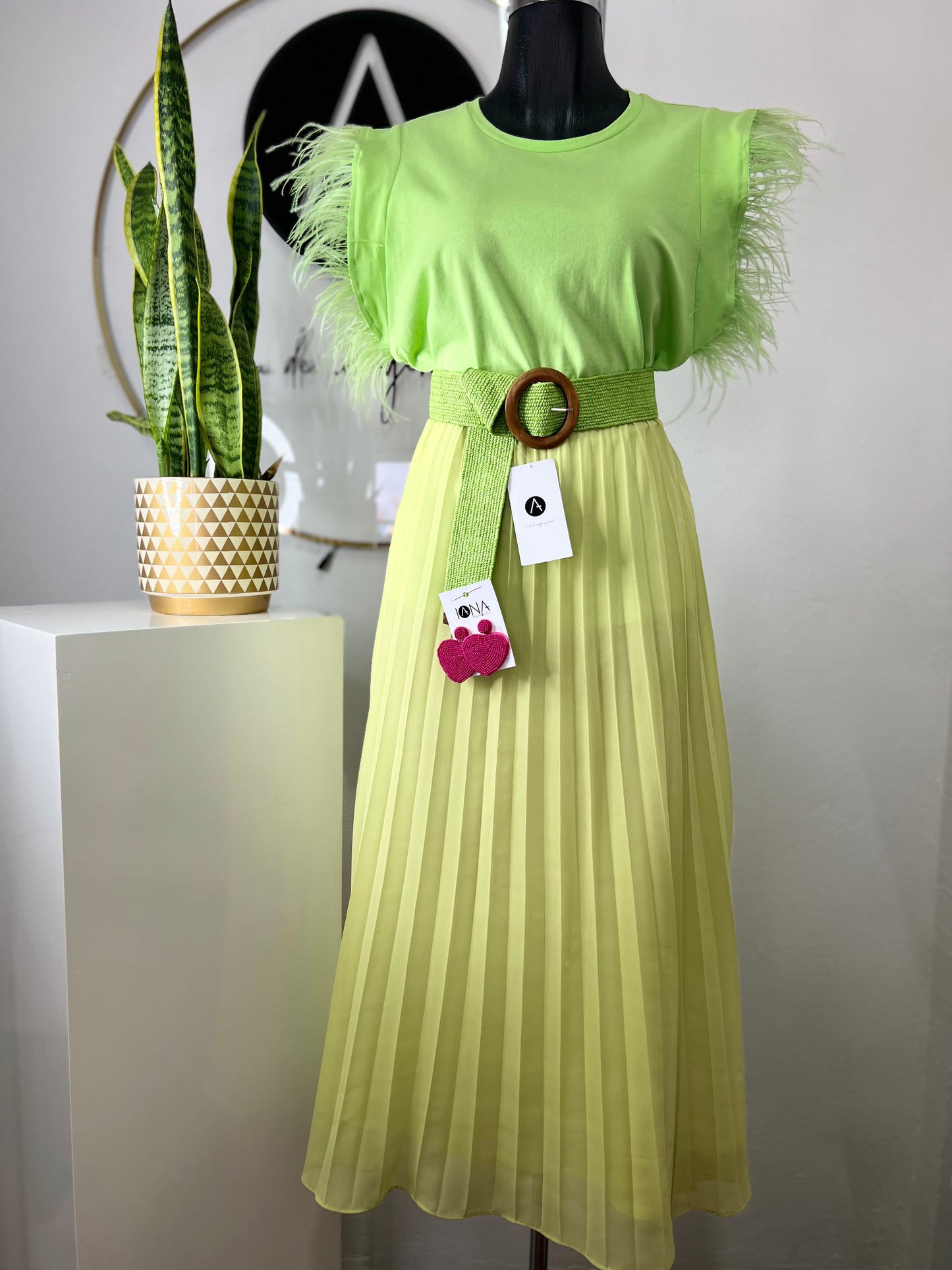 Playera verde limón plumas