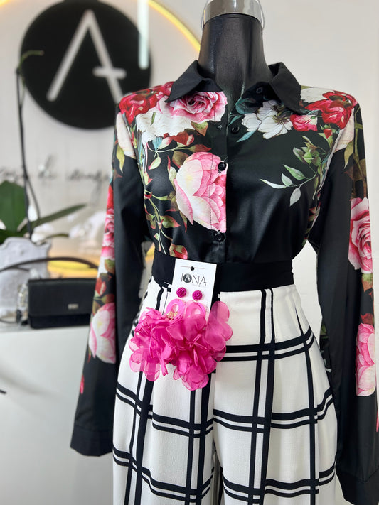 Blusa negra con flores