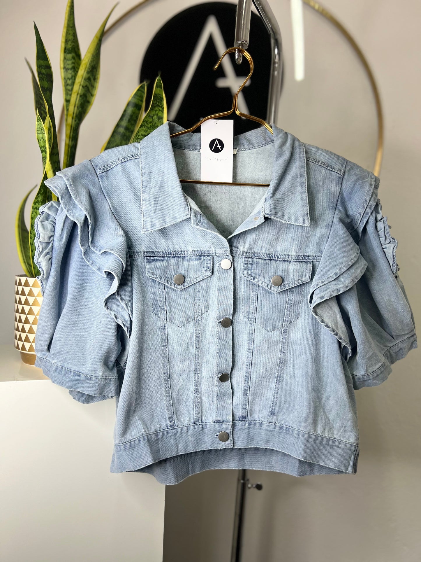 Blusa denim mangas flor