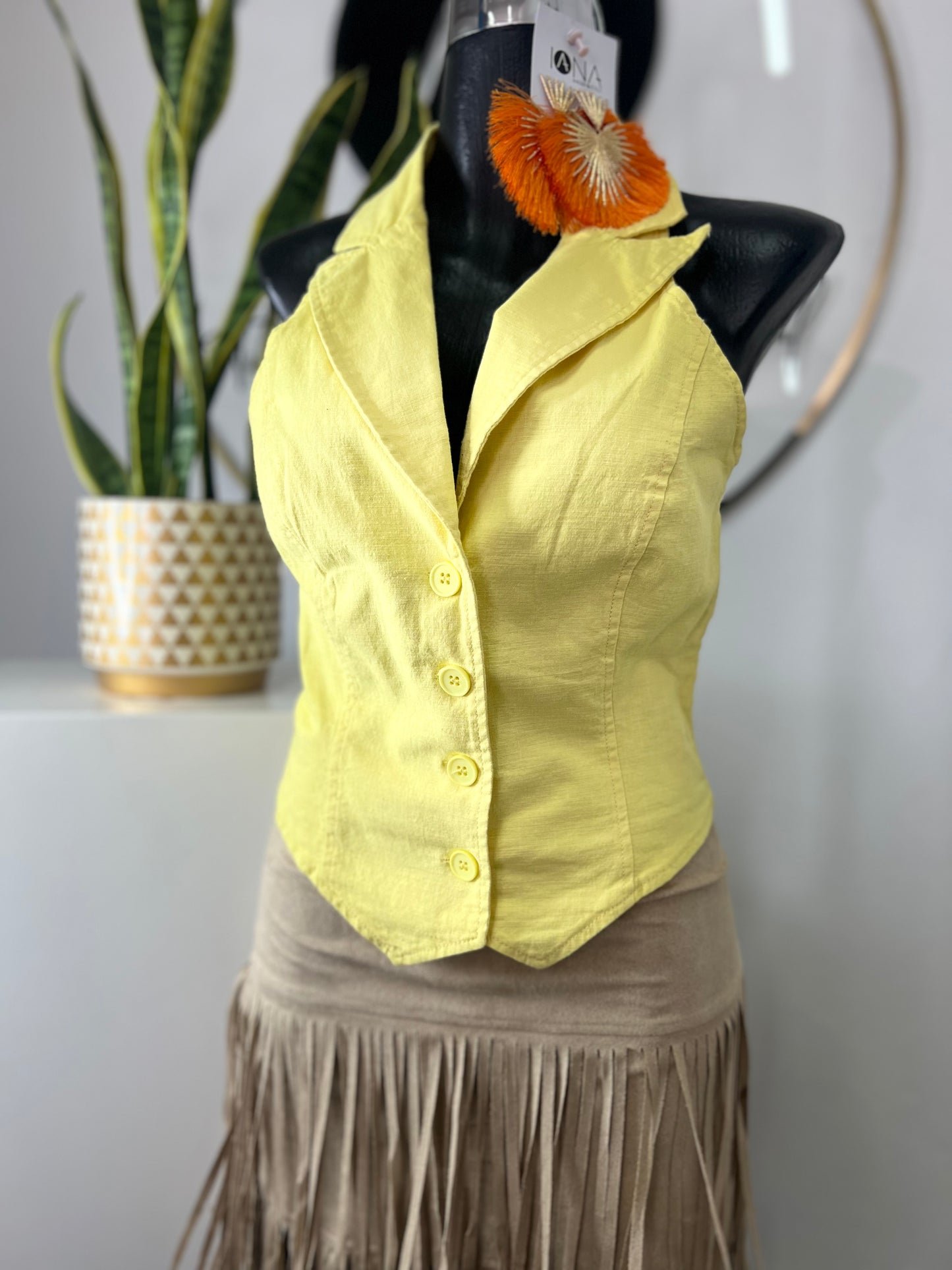 Chaleco amarillo cuello halter