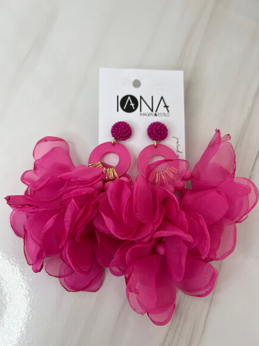 Aretes jumbo pétalos fucsia